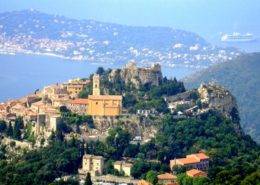 Location de voiture de sport à Eze